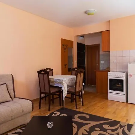 Apartman 1984 *